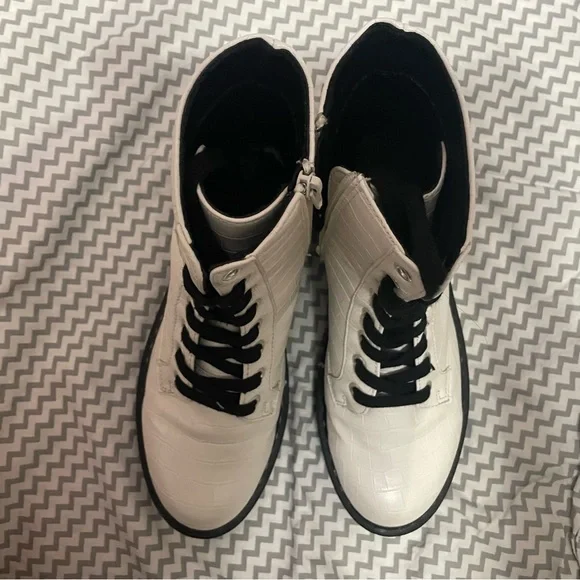 True Craft White Combat Boots. Almost New. I wore them once. No original box. - Picture 7 of 9